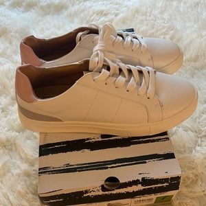 DV Dolce Vita Women Court Sneaker Sz 7 Anibel White/Pink/Grey